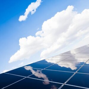 placas solares funcionan en dias nublados