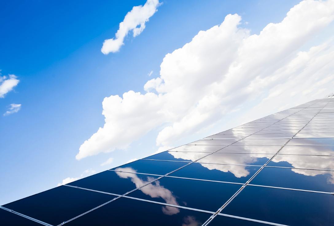 placas solares funcionan en dias nublados