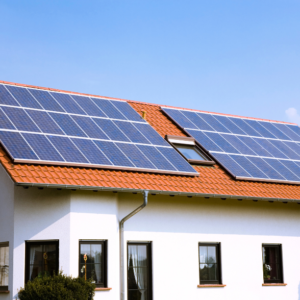 instalar placas solares te ayuda a ahorra dinero